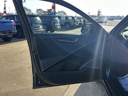 Used 2023 Kia Niro EX image 35