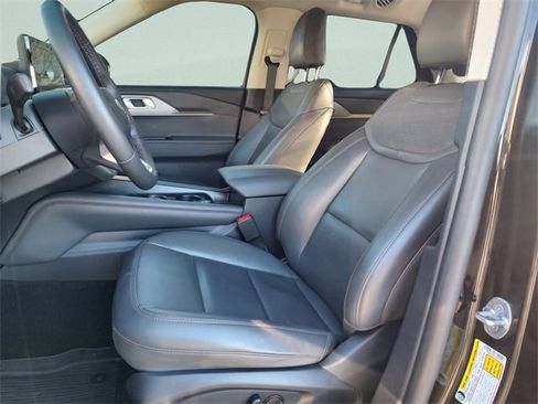 Used 2025 Ford Explorer Active w/ Active Comfort Package image 29