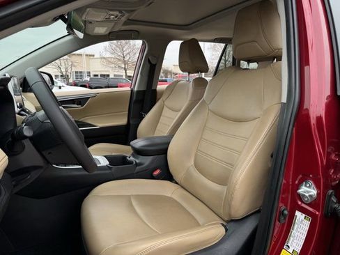 Used 2025 Toyota RAV4 XLE Premium image 26