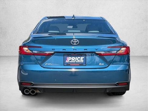 Used 2025 Toyota Camry SE FWD image 7