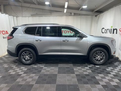 Used 2025 GMC Acadia Elevation image 8