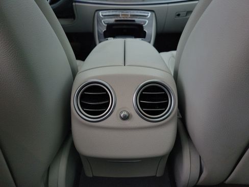 Certified 2022 Mercedes-Benz E 450 4MATIC Sedan image 11