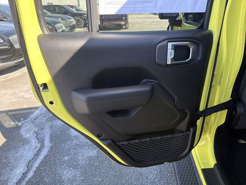 Used 2024 Jeep Wrangler Unlimited w/ Convenience Group image 13