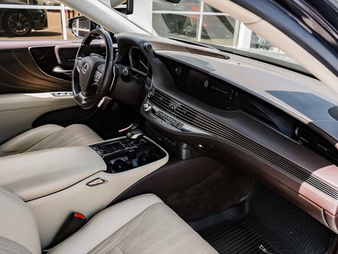 Used 2019 Lexus LS 500 w/ Interior Upgrade Package RWD image 19