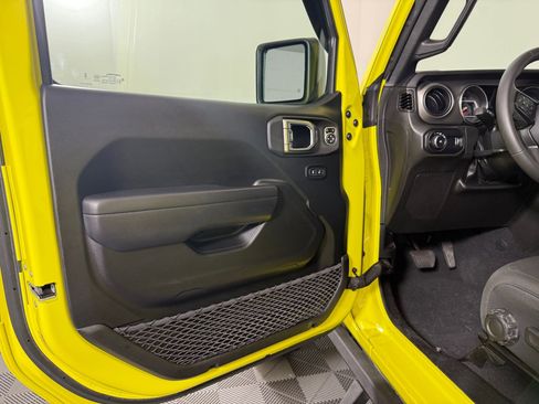 Used 2023 Jeep Wrangler Unlimited Sport AWD/4WD image 5