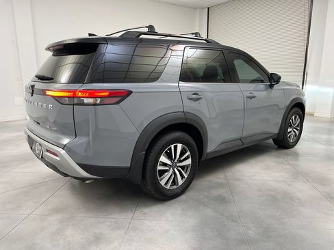 Used 2024 Nissan Pathfinder SL AWD/4WD image 9