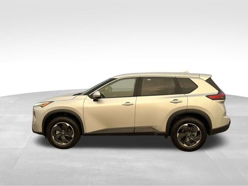 Used 2024 Nissan Rogue SV image 3