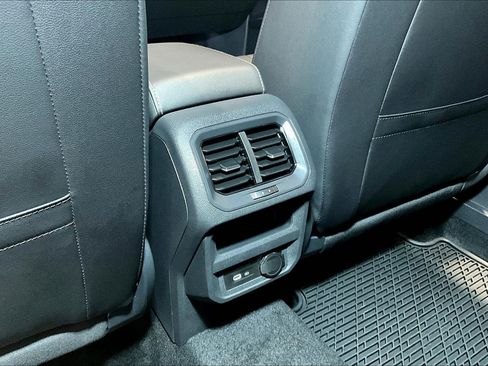 Used 2024 Volkswagen Tiguan SE R-Line AWD/4WD image 11
