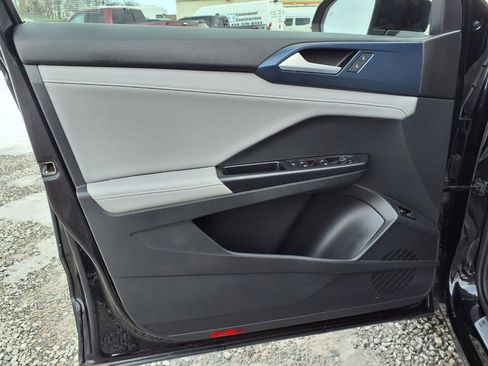 Used 2024 Volkswagen Taos SE image 21