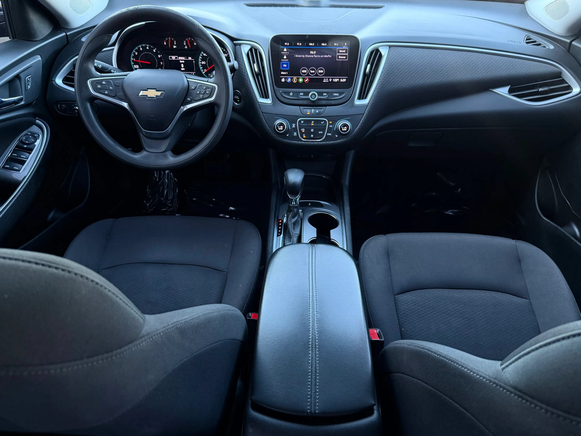 Used 2022 Chevrolet Malibu LT FWD image 17