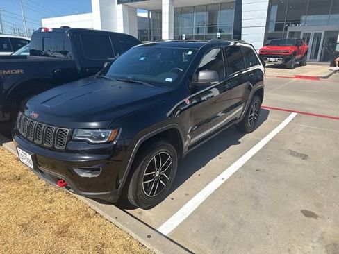 Used 2018 Jeep Grand Cherokee Trailhawk w/ Trailhawk Luxury Group AWD/4WD image 2