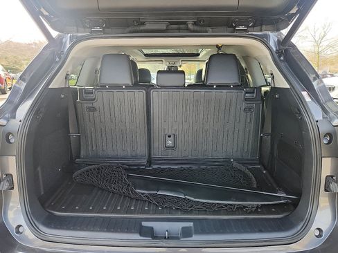Used 2023 Toyota Highlander Platinum image 29
