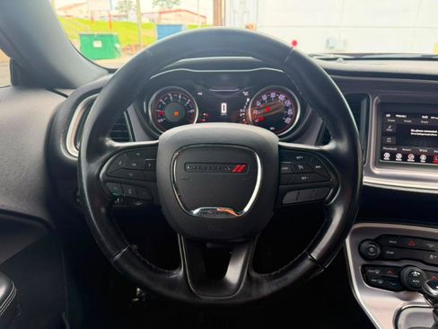 Used 2019 Dodge Challenger SXT RWD image 19