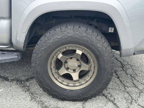 Used 2019 Toyota Tacoma TRD Sport AWD/4WD image 12