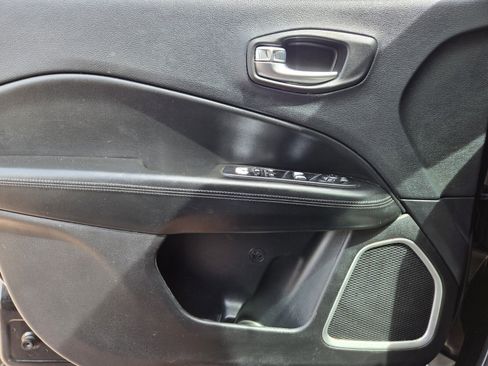 Used 2019 Jeep Compass Latitude image 15