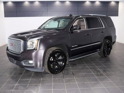 Used 2017 GMC Yukon Denali image 1