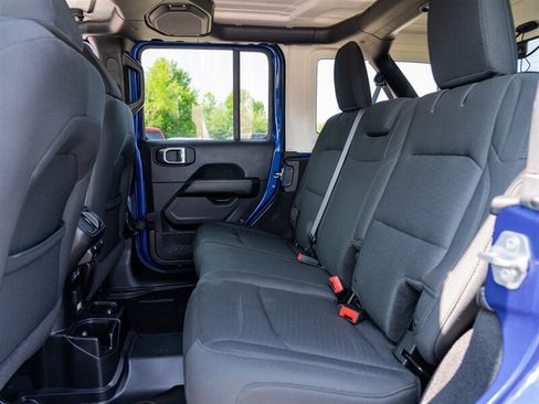 Used 2018 Jeep Wrangler Unlimited Sahara w/ Dual Top Group AWD/4WD image 21