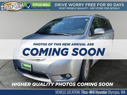 Used 2017 Toyota Sienna XLE w/ XLE Navigation Package FWD image 2