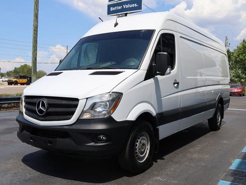 Used 2017 Mercedes-Benz Sprinter 2500 image 3