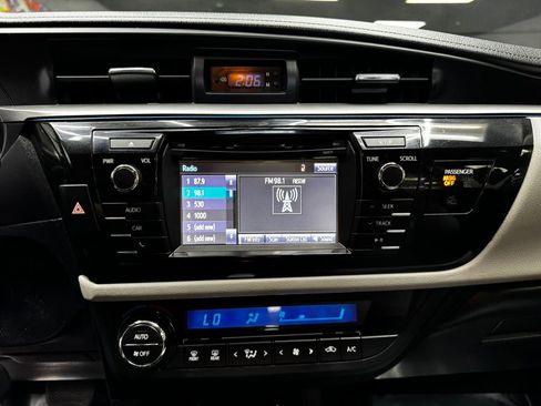 Used 2016 Toyota Corolla LE image 24