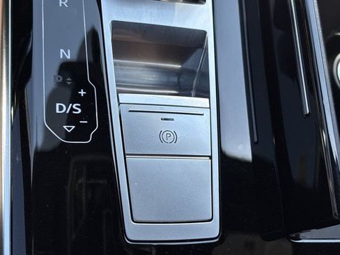 Used 2023 Audi A8 L 3.0T AWD/4WD image 47