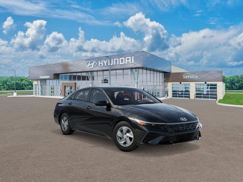 New 2026 Hyundai Elantra SE image 2