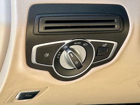 Certified 2022 Mercedes-Benz GLC 300 4MATIC image 38