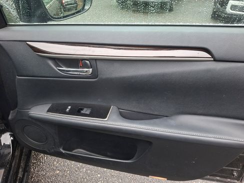 Used 2016 Lexus ES 350 w/ Luxury Package w/Wood Trim image 10