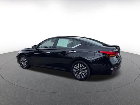 Used 2025 Nissan Altima 2.5 SV FWD image 10