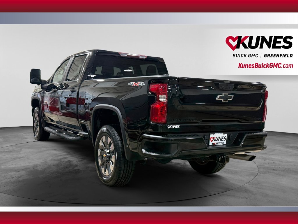 Used 2022 Chevrolet Silverado 2500 Custom w/ Custom Convenience Package AWD/4WD image 5