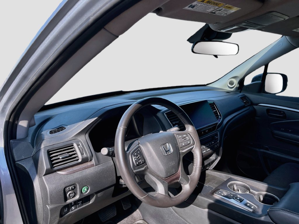 Used 2025 Honda Ridgeline Sport image 9