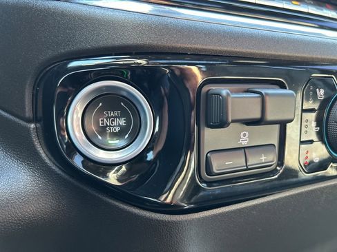 Used 2024 Chevrolet Silverado 2500 High Country w/ High Country Premium Package image 41