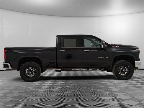 Used 2024 Chevrolet Silverado 2500 LTZ w/ LTZ Premium Package image 2