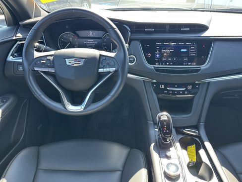 Used 2022 Cadillac XT6 Luxury image 17