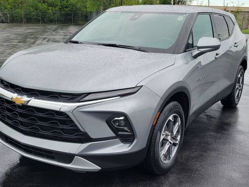 Used 2025 Chevrolet Blazer LT AWD/4WD image 3