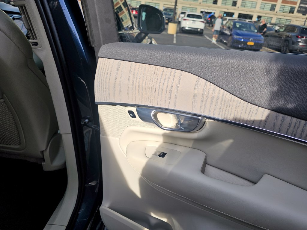 Certified 2025 Volvo XC90 T8 Plus w/ Protection Package Premier AWD/4WD image 34