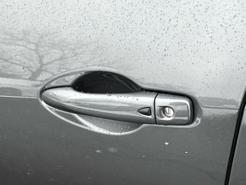 New 2025 Nissan Versa SR w/ Trunk Package image 13