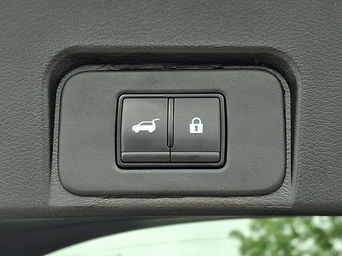 Used 2024 Nissan Rogue SV AWD/4WD image 30
