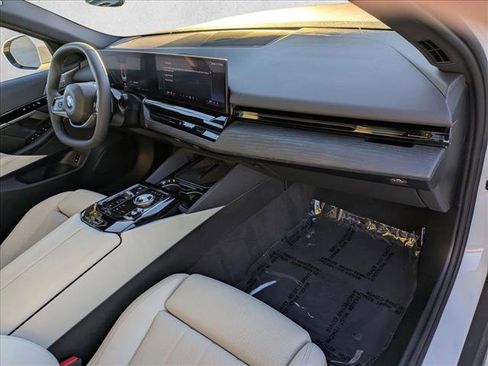 Certified 2025 BMW 530i image 21