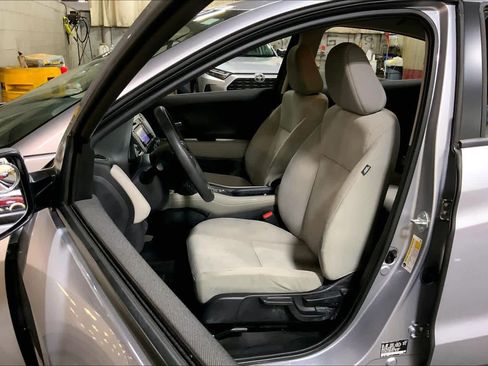 Used 2022 Honda HR-V LX image 7