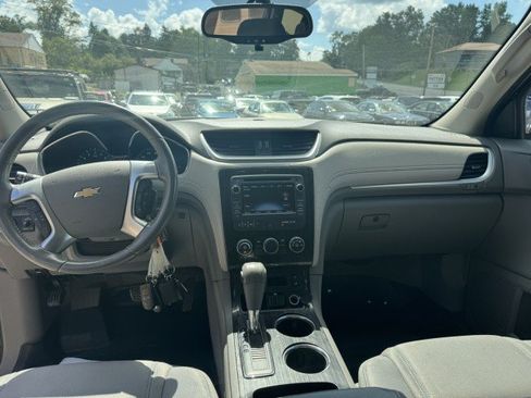 Used 2017 Chevrolet Traverse LT w/ Style and Technology Package AWD/4WD image 13