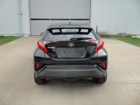 Used 2018 Toyota C-HR XLE FWD image 8