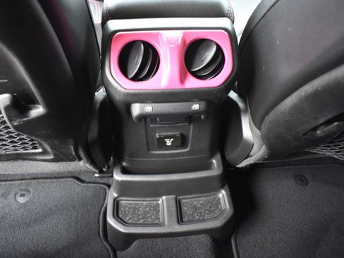 Used 2022 Jeep Wrangler Unlimited Rubicon w/ Cold Weather Group image 30