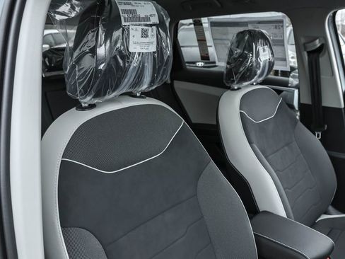 New 2026 Volkswagen Taos SE AWD/4WD image 41