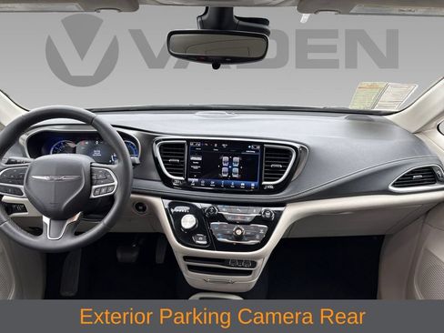 Used 2024 Chrysler Pacifica Limited FWD image 10