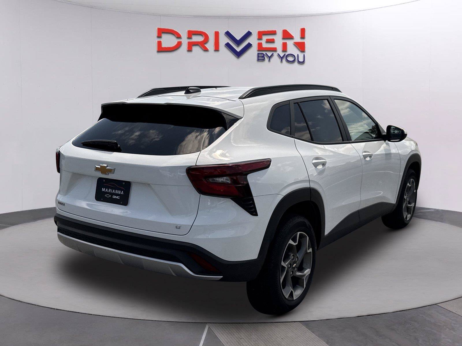 Used 2025 Chevrolet Trax LT w/ LT Convenience Package FWD image 4