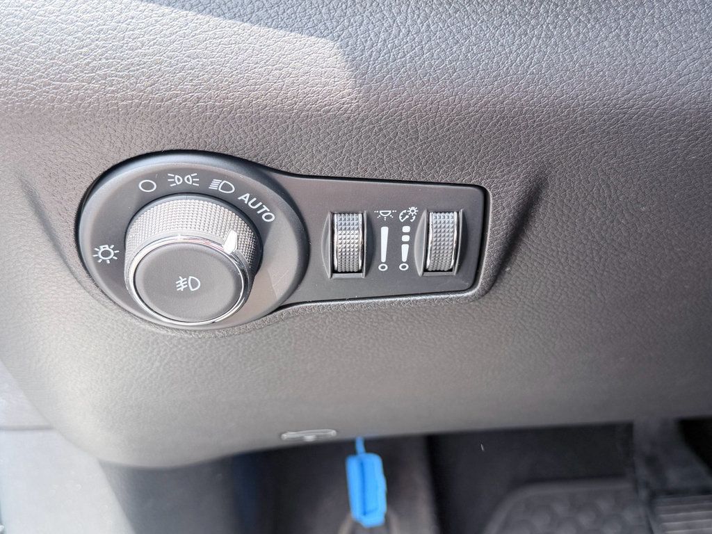 Used 2025 Jeep Compass Trailhawk AWD/4WD image 11