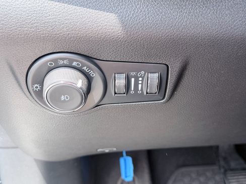Used 2025 Jeep Compass Trailhawk AWD/4WD image 11