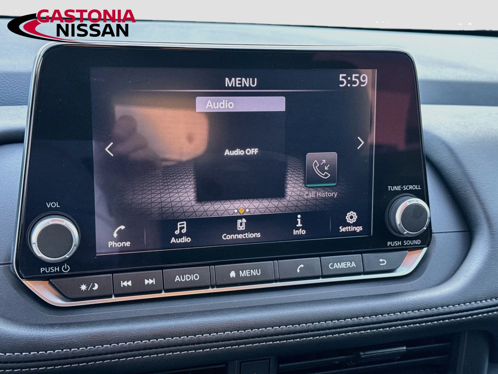 Used 2024 Nissan Rogue S FWD image 18