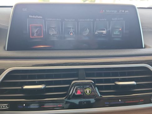 Used 2017 BMW 750i RWD image 17